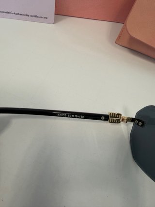 Gafas Miu Miu Negras y Doradas