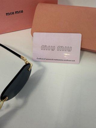 Gafas Miu Miu Negras y Doradas