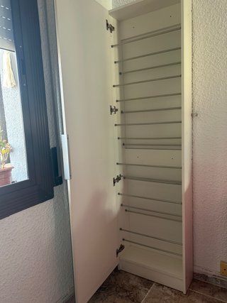 Zapatero alto con espejo