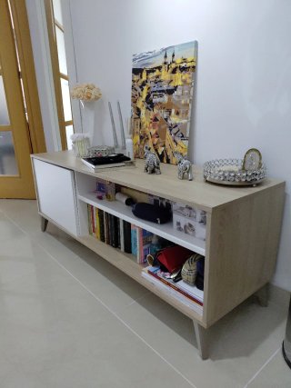 Mueble TV salón color roble y blanco