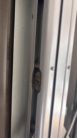 Reja de seguridad con llave
