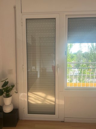 Ventana de aluminio blanca