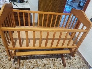 Cuna de madera balancín con bloqueo