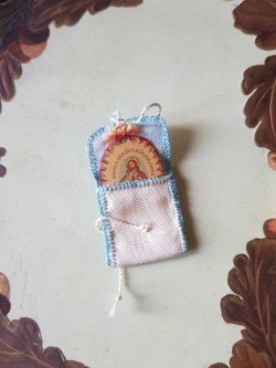 Antiguo Detente o Escapulario con funda