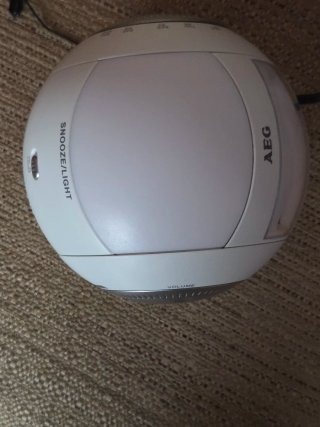 Radio despertador  AEG,modelo MRC 4109