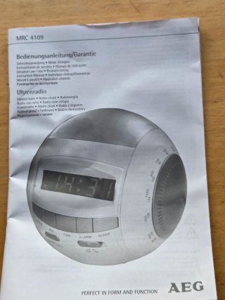 Radio despertador  AEG,modelo MRC 4109