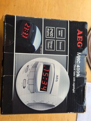 Radio despertador  AEG,modelo MRC 4109