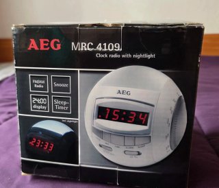 Radio despertador  AEG,modelo MRC 4109