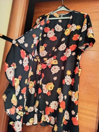 Vestido negro estampado flores