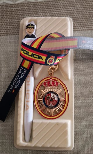 Set Policía Nacional: Llavero, Pulsera y Bolígrafo