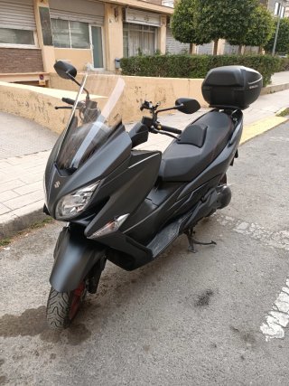 Suzuki Burgman 400 ABS 2018.