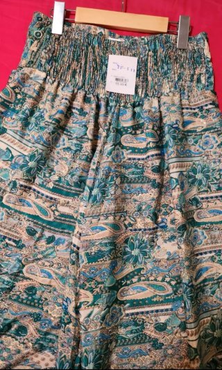 Pantalón fino estampado T S, a estrenar.