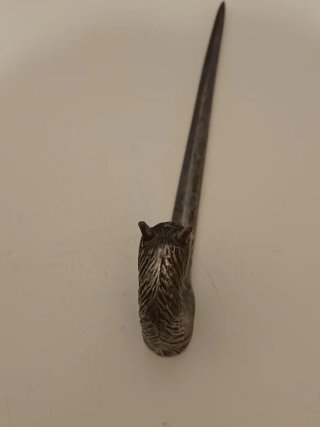 Abrecartas con cabeza de caballo