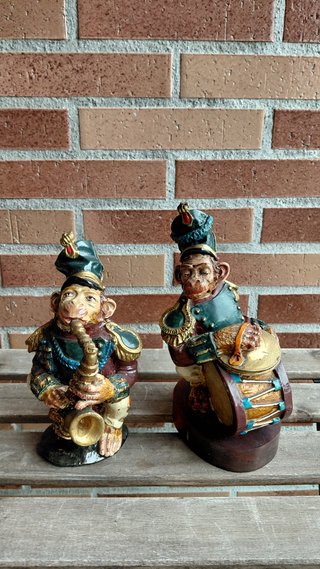 Figuras de monos músicos decorativos