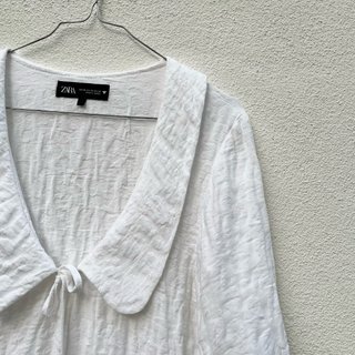 Blusa Zara con cuello Peter Pan