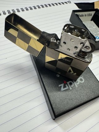 Zippo Ajedrez Dorado
