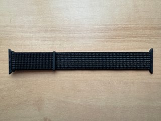 Apple Watch X Nike 42mm. Black/Pure Platinum Loop