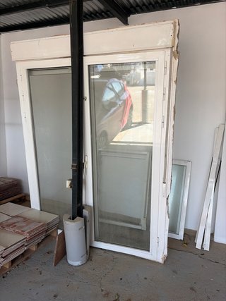 Ventanal de aluminio (necesita pequeña reparación)