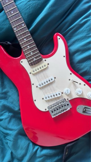 Guitarra Eléctrica Roja + Funda + Amplificador