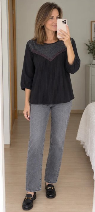 Blusa negra con encaje