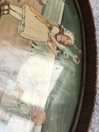 PRECIOSA BANDEJA ANTIGUA ESCENAS INFANTILES  1920