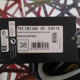 Botas de seguridad Diadora grises y rojas