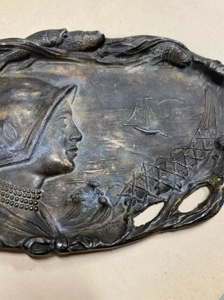 Antigua bandeja de bronce modernista