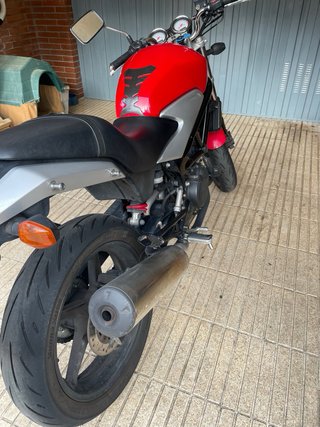 Honda VTR 250 Naked Roja