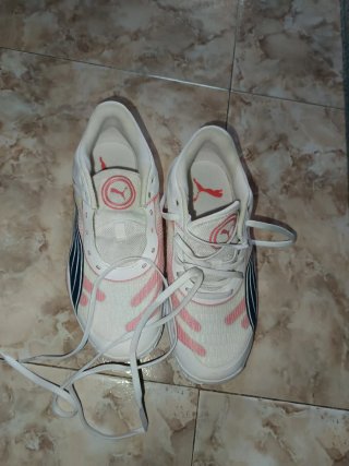 Zapatillas Puma Blancas y Rosas
