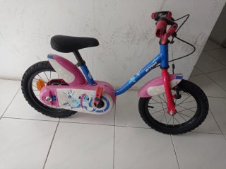Bicicleta infantil BTWIN 14 rosa y azul.