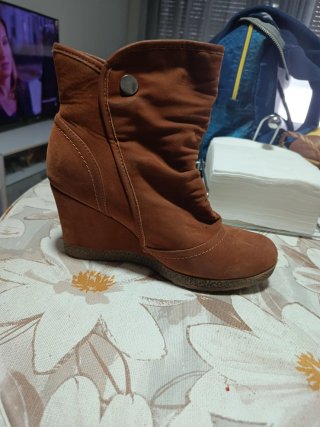 Botas de cuña marrones