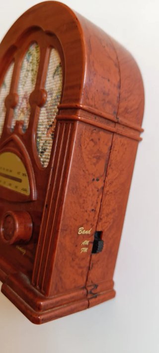 Radio Vintage Silvan SX-82.