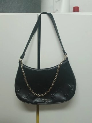 Cartera Negra Elegante Fiesta esta casi nueva solo