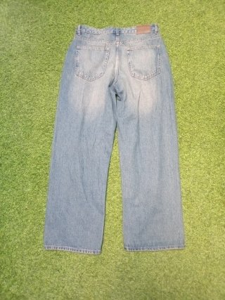 Un pantalón ancho para hombre nuevo