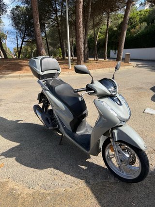 Honda SH 125i - Como Nueva 2023-2024