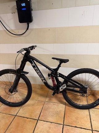 Trek Session 8 2025 R2