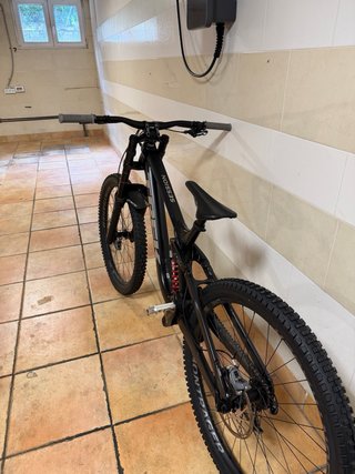 Trek Session 8 2025 R2