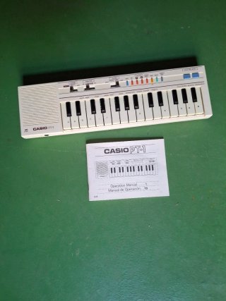 Teclado musical CASIO PT-1