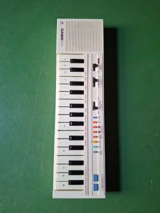 Teclado musical CASIO PT-1