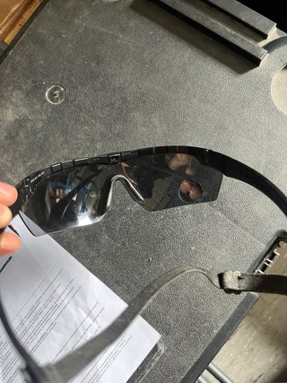 Gafas de sol ESS negras y grises