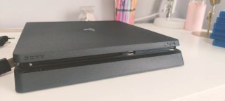 Consola Sony PS4 Negra + Mando + Cables y juegos