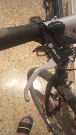 Bicicleta verde con portaequipajes 26p