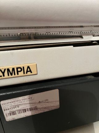 Máquina de escribir Olympia  antigua
