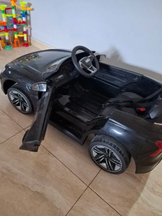 Coche eléctrico Audi RS e-tron GT negro