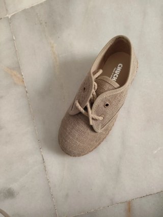 Zapatitos de lona con cordones