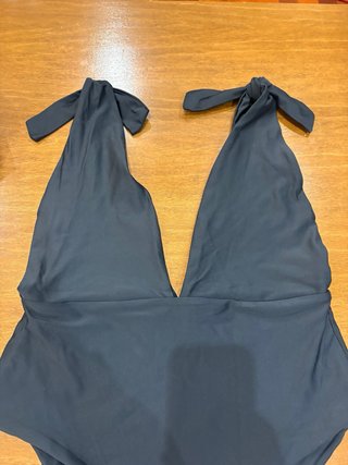 Costume intero nero scollato a V profonda . Tg. L