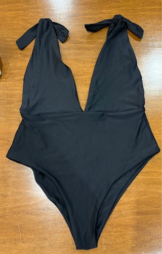 Costume intero nero scollato a V profonda . Tg. L