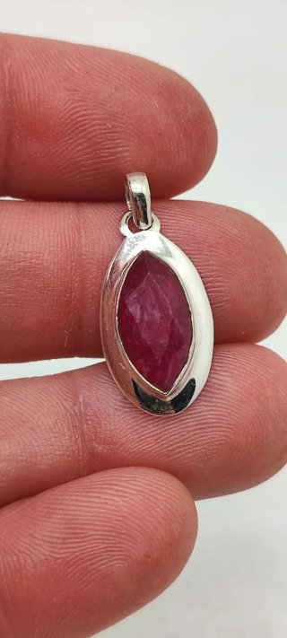 Colgante de Plata y Rubí.