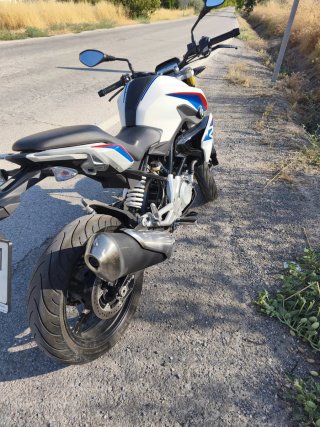 BMW 310R Naked Blanca y Azul