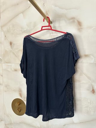Camiseta XL con detalles encaje